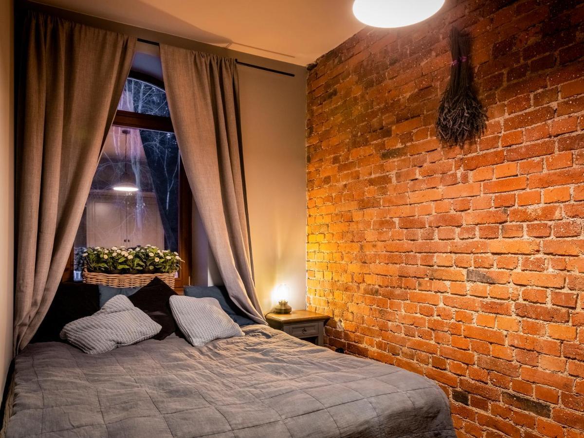 Stacja Huta Apartmán *
